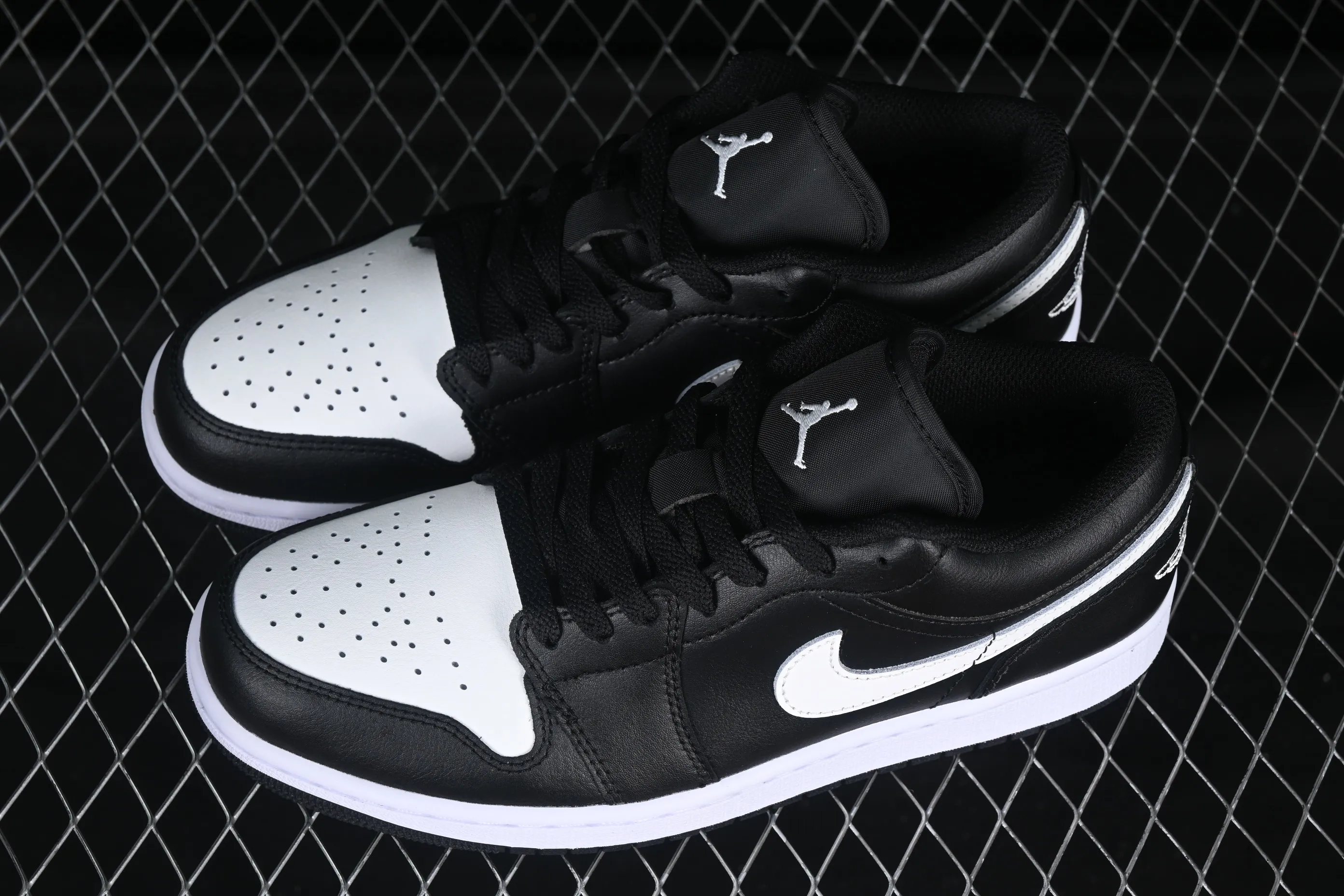 All categories Air Jordan Jordan series basketball shoes Air Jordan 1 Low G version pure original Air Jordan 1 Low AJ1 Joe 1 black and white low-top retro basketball shoes 553558-043